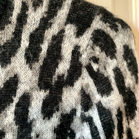 BANANA REPUBLIC Petite Wool and Alpaca Blend Leopard Print Sweater—SZ XS… - Picture 11 of 12
